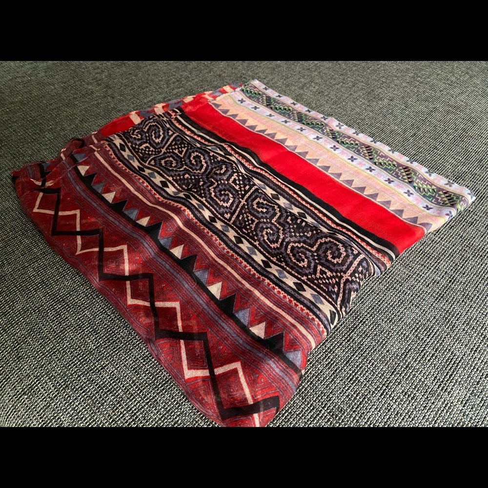 Pattern Scarf - Picture 2 of 2